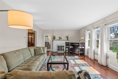 Welcome to this beautifully maintained 3-4 bedroom, 1.5 bath - photo 9