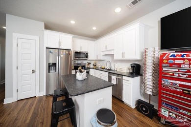 You'll love this charming 2019 townhouse-bright, comfortable - photo 5