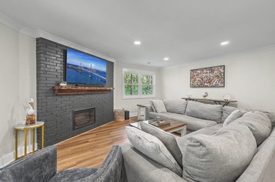 Tucked away on a quiet cul-de-sac, this beautifully renovated - photo 12
