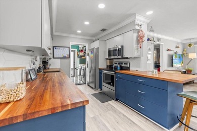 Beautiful Fort Lauderdale home, with a brand new roof. Centrally - photo 12