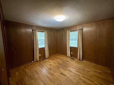 BEAUTIFUL LARGE CORNER PROPERTY!!! This well maintained brick - photo 14