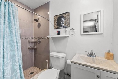 Beautiful Fort Lauderdale home, with a brand new roof. Centrally - photo 16