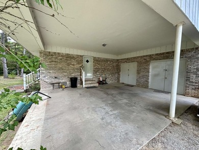 BEAUTIFUL LARGE CORNER PROPERTY!!! This well maintained brick - photo 17