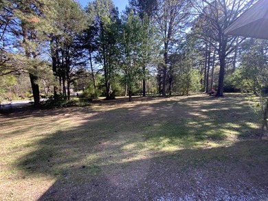 BEAUTIFUL LARGE CORNER PROPERTY!!! This well maintained brick - photo 18