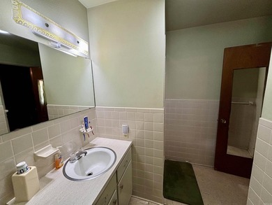 BEAUTIFUL LARGE CORNER PROPERTY!!! This well maintained brick - photo 21