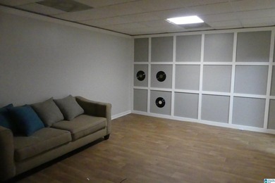 This is a spacious home with 13.55 acres with unlimited rental - photo 28
