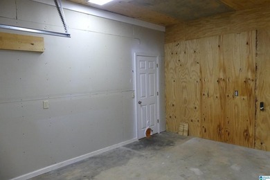 This is a spacious home with 13.55 acres with unlimited rental - photo 35
