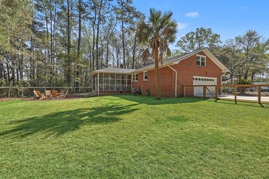 Tucked away on a quiet cul-de-sac, this beautifully renovated - photo 38
