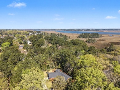 Tucked away on a quiet cul-de-sac, this beautifully renovated - photo 43