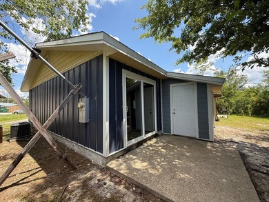 Investor Special! This partially renovated gem in Panama City is - photo 5