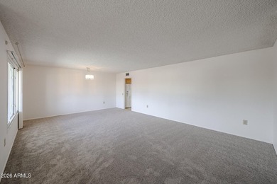 Looking to enjoy a Sun City Lifestyle? This is a well maintained - photo 4