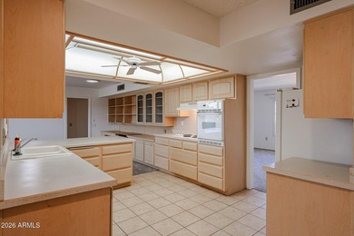 Looking to enjoy a Sun City Lifestyle? This is a well maintained - photo 9