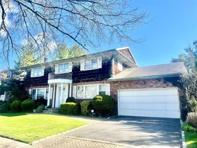 Beautiful center hall colonial situated on a 100 x 80 corner lot - photo 1