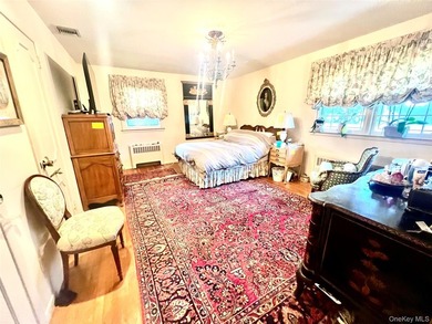 Beautiful center hall colonial situated on a 100 x 80 corner lot - photo 8