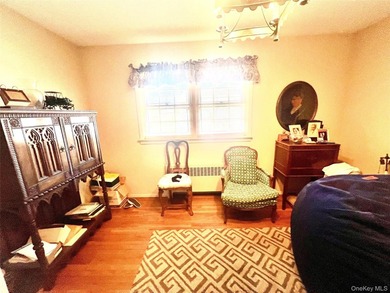 Beautiful center hall colonial situated on a 100 x 80 corner lot - photo 9