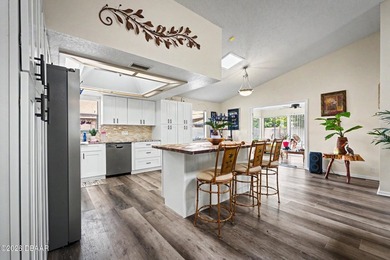 Beautifully updated 3bd, 2ba residence w/ a 2-car garage - photo 11