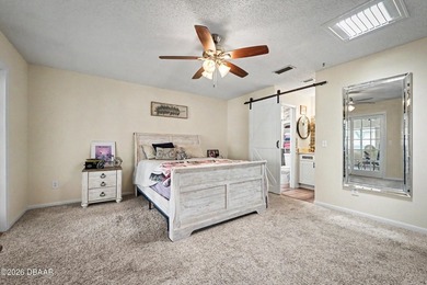 Beautifully updated 3bd, 2ba residence w/ a 2-car garage - photo 14