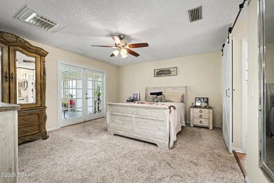 Beautifully updated 3bd, 2ba residence w/ a 2-car garage - photo 15
