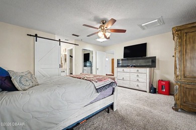 Beautifully updated 3bd, 2ba residence w/ a 2-car garage - photo 16