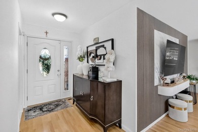 Welcome to this beautifully maintained Post-Modern ranch - photo 17