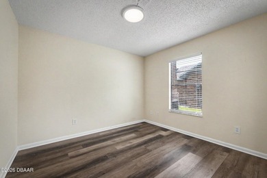 Beautifully updated 3bd, 2ba residence w/ a 2-car garage - photo 19
