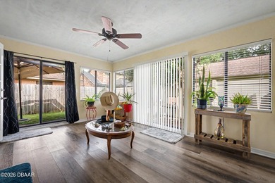Beautifully updated 3bd, 2ba residence w/ a 2-car garage - photo 21