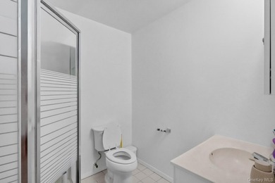 Welcome to this beautifully maintained Post-Modern ranch - photo 25