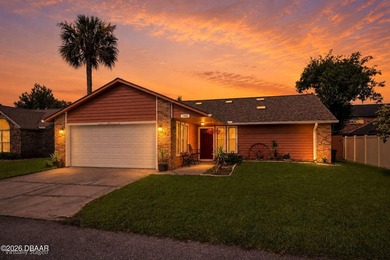 Beautifully updated 3bd, 2ba residence w/ a 2-car garage - photo 28