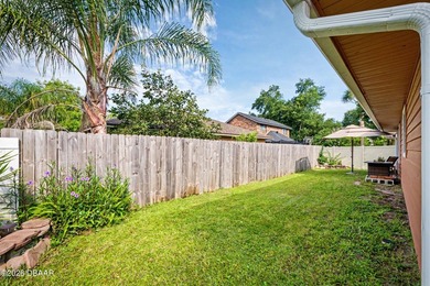 Beautifully updated 3bd, 2ba residence w/ a 2-car garage - photo 29