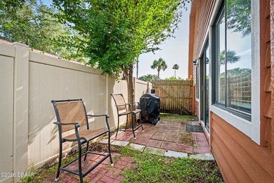 Beautifully updated 3bd, 2ba residence w/ a 2-car garage - photo 31