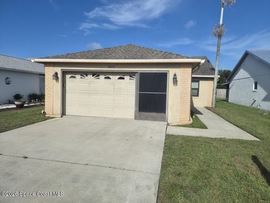 Welcome to this beautiful 2-bedroom, 2-bathroom gem nestled - photo 3