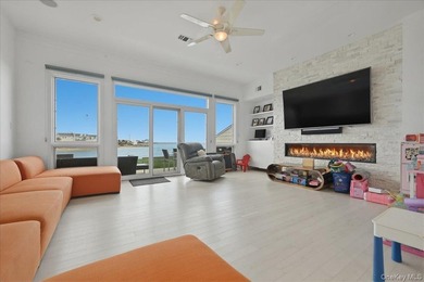 Experience breathtaking, million-dollar panoramic waterfront - photo 14