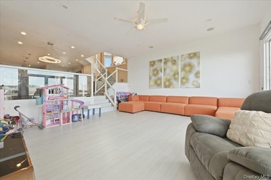Experience breathtaking, million-dollar panoramic waterfront - photo 15
