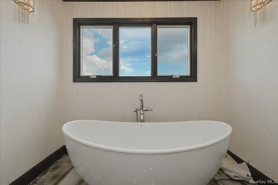 Experience breathtaking, million-dollar panoramic waterfront - photo 22