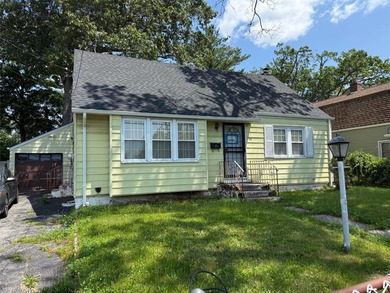 Hempstead Lake Home Sale Pending in West Hempstead New York