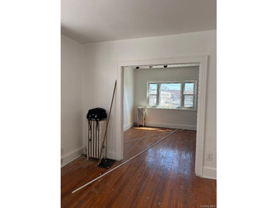 Immaculate 2 family home,2 over 2 with full finished basement - photo 3