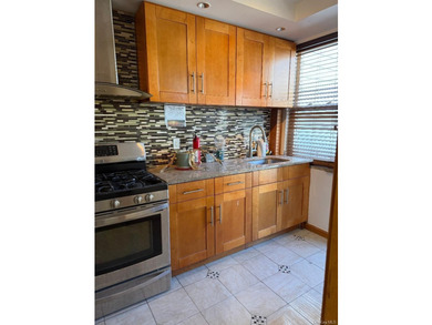 Immaculate 2 family home,2 over 2 with full finished basement - photo 6
