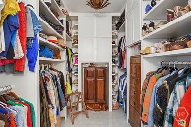 Welcome to 2 Mackay Lane, a designer's island retreat where a - photo 18