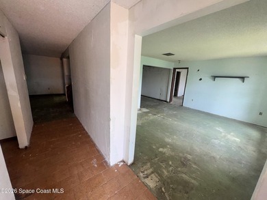 INVESTOR ALERT! Seller will consider all offers! Incredible - photo 5
