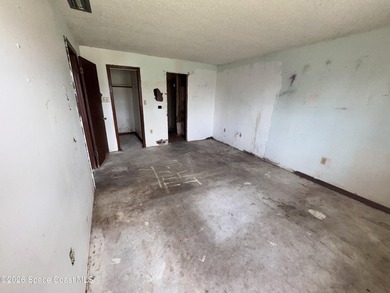 INVESTOR ALERT! Seller will consider all offers! Incredible - photo 7