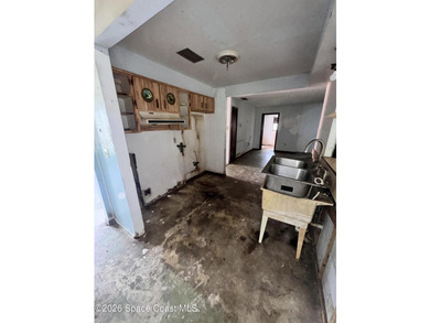 INVESTOR ALERT! Seller will consider all offers! Incredible - photo 9
