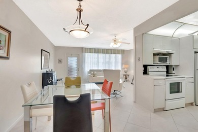Light, Bright & Beautiful! Welcome to this spacious and stylish - photo 3