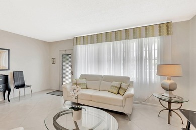 Light, Bright & Beautiful! Welcome to this spacious and stylish - photo 6