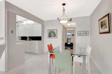 Light, Bright & Beautiful! Welcome to this spacious and stylish - photo 8
