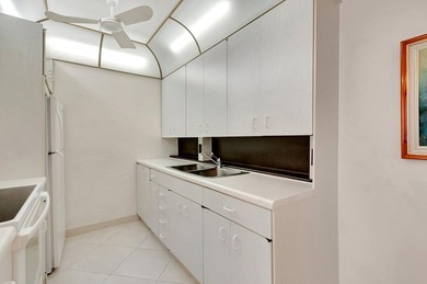Light, Bright & Beautiful! Welcome to this spacious and stylish - photo 9