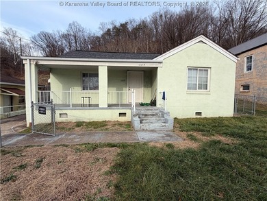 Kanawha River Home For Sale in Nitro West Virginia