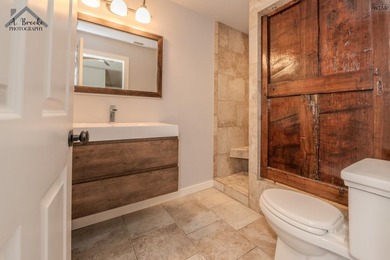 Unique modern lakefront home featuring 3 bedrooms, 2 full baths - photo 7