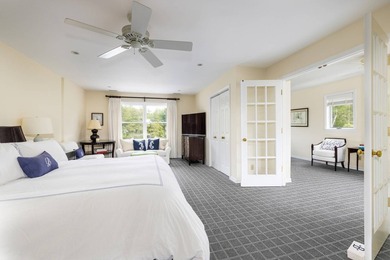 Set on a quiet private block in the heart of Water Mill, this - photo 12