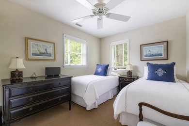 Set on a quiet private block in the heart of Water Mill, this - photo 13