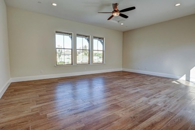 Country Club living with a Hollywood backyard! Gated Villa - photo 17